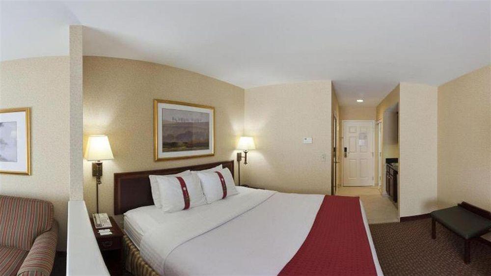 Holiday Inn Salem By Ihg Екстериор снимка